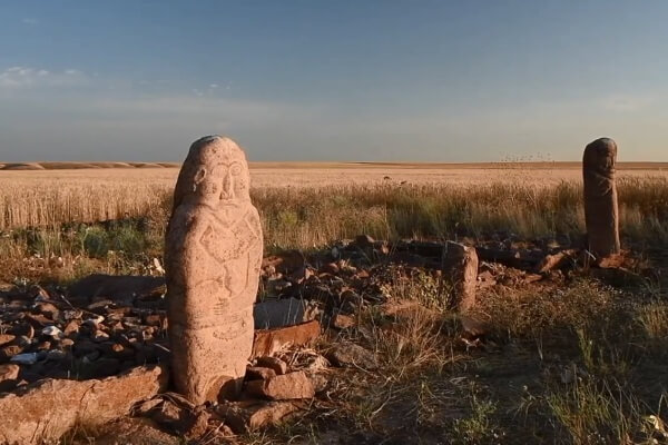 Памятник в парке 