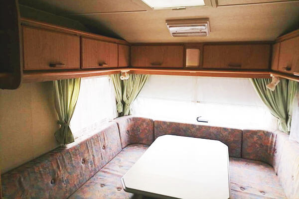 CHATEAU Caravan: sleeping and dining area