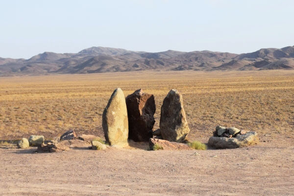 Oshaktas, Altyn-Emel Park