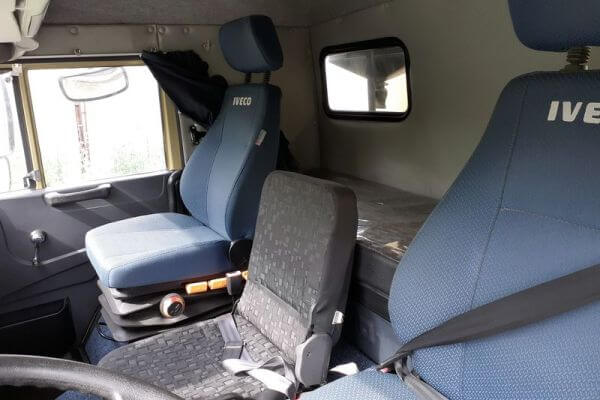 KAMAZ Campervan: Driver's Cab
