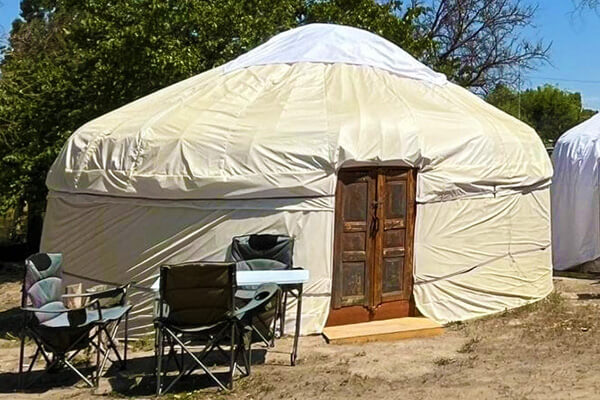 Altyn-Emel: Yurt